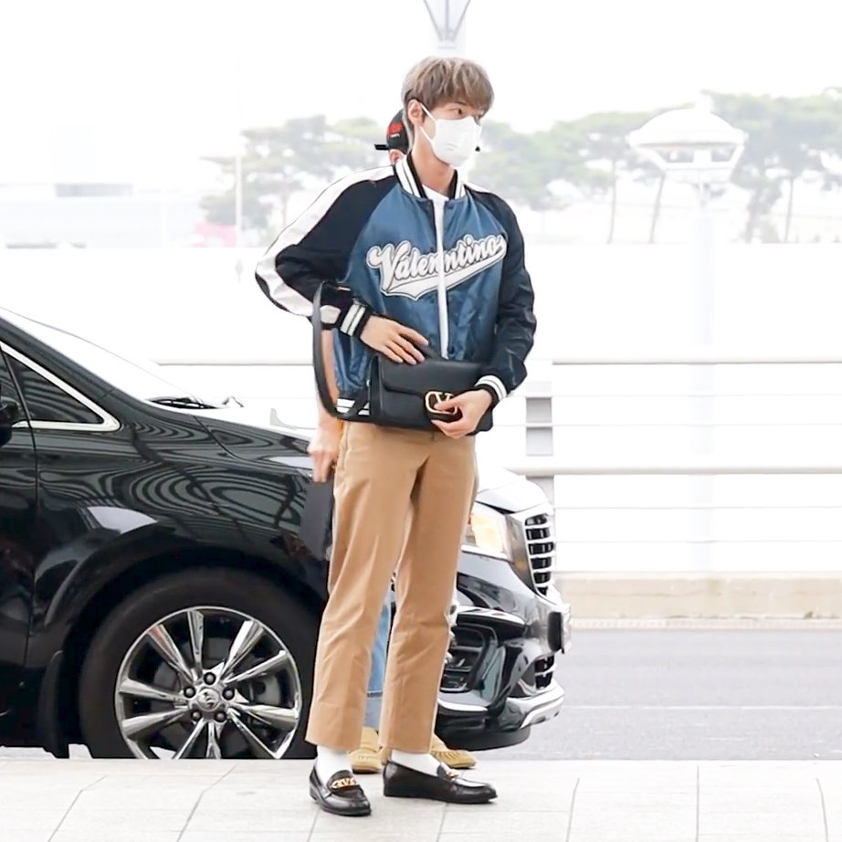 아쥬 Aju Nct127大人シズニ ドヨンの空港ファッションが毎回好きなんだよな メンズラインだけど勝手にお揃いできそうな品 ドヨン 空港ファッション T Co 3w0f1s6vsh Twitter