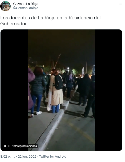 guachonriojano's tweet photo. #LaRioja #educacion #deparo #riojaquerida
protesta docentes en la residencia del gobernador quintela, el del oido en el pueblo, que se caga en ellos
via @germanlarioja https://t.co/EU8CoFdIHN
