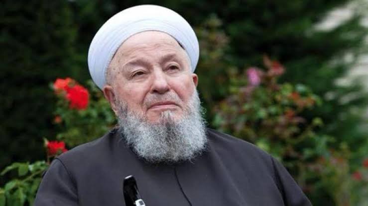 Alimin ölümü, alemin ölümü gibidir.

Mekânı cennet, makamı âli olsun inşallah. 
#MahmudEfendiHazretleri