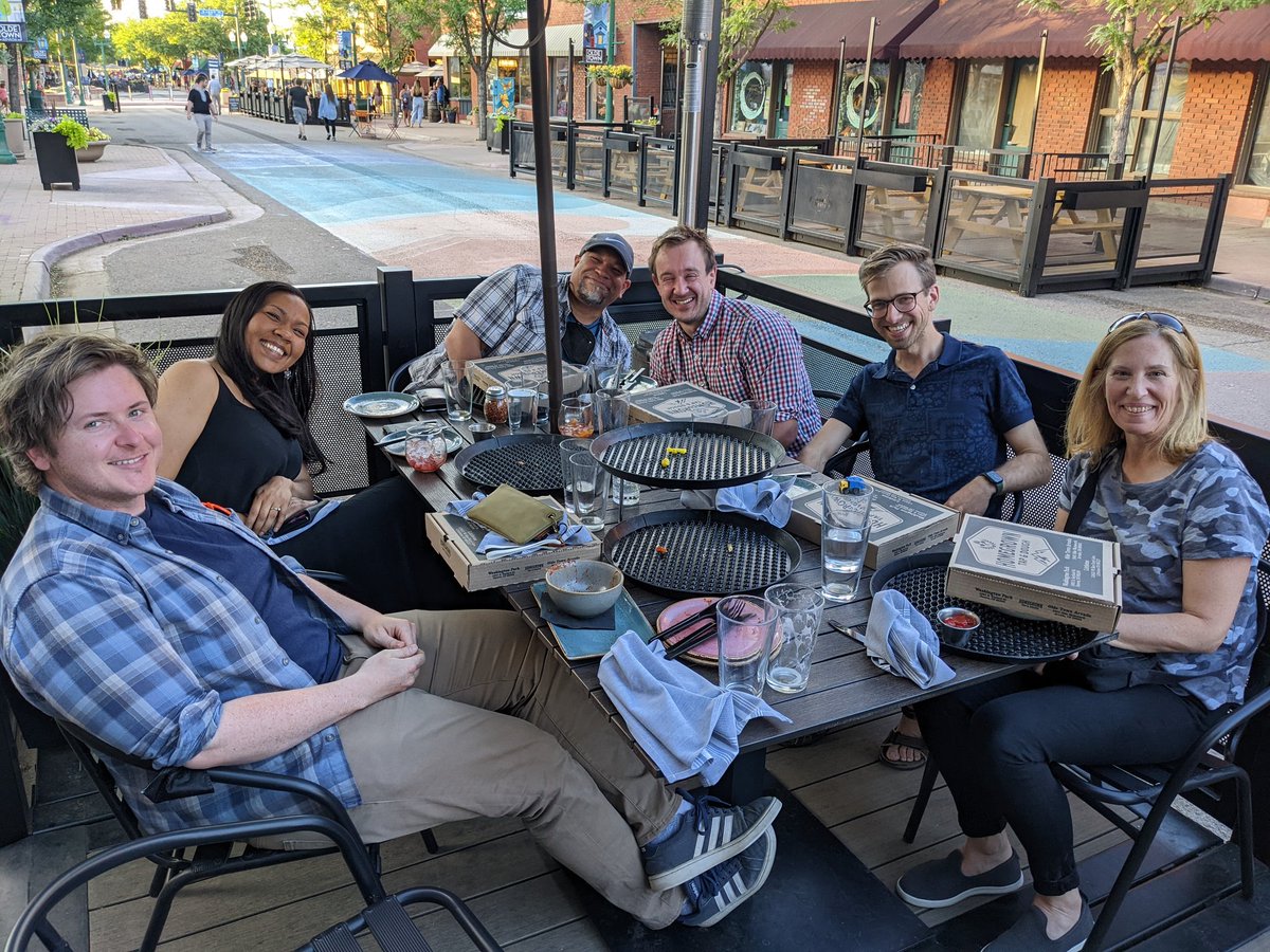 Laura Schelhas tweet media