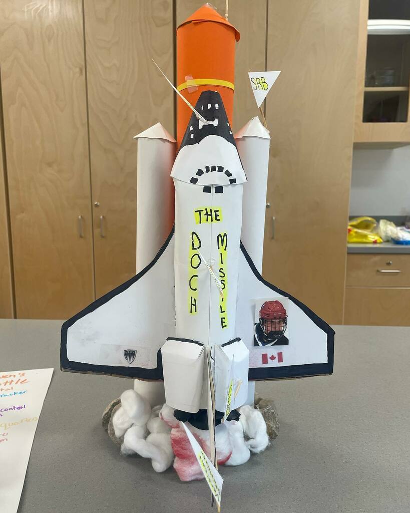 VimyAcademy's tweet photo. Grade 9 #vimyscience turn in their final Space assignments of the year! 🎉🎉 Amazing kids that are super creative and pay attention to detail! #epsb #vimyproud #nasa #kd https://t.co/z31ydulDiO