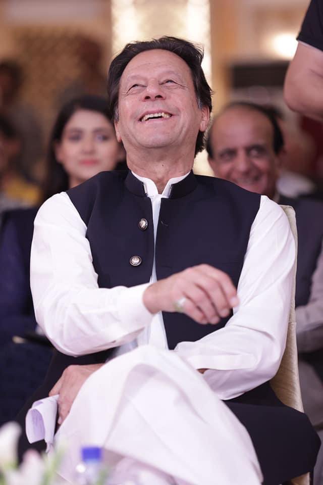 خان صاحب کی تصویر دیکھ  کے فخر محسوس ہوتا ہے