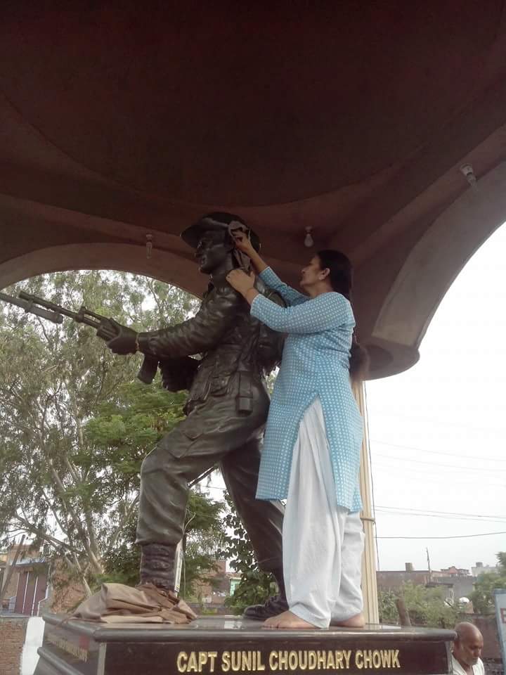 joybhattacharj's tweet photo. Captain Sunil Choudhary lost his life in 2008, fighting ULFA militants in Tinsukia
Every year, on June 21st in Kathua, Jammu, Captain Sunil Chowdhury's mother  comes around to clean her son's statue, so that it would be bright and shiny for his birth anniversary the next day. https://t.co/qLW6BY1fam
