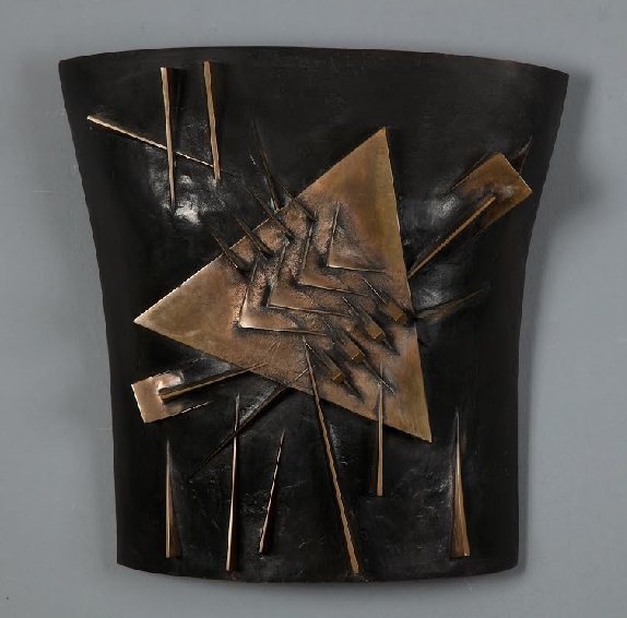 #Auguri di #BuonCompleanno allo scultore e orafo #ArnaldoPomodoro, nato oggi nel 1926.

(SENZA TITOLO, anno 1973, smalto su ottone cromato, Mart, Museo di arte moderna e contemporanea di #Trento e #Rovereto).

#23giugno.