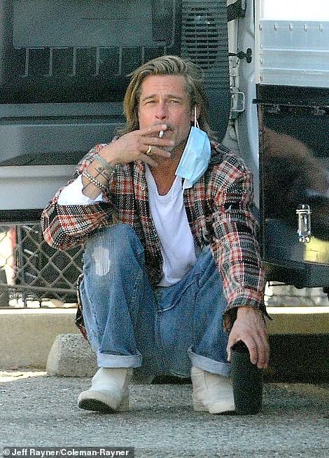 In GQ's interview on Brad Pitt, he said he quit smoking during pandemic?  He's lying... he's seen smoking during pandemic