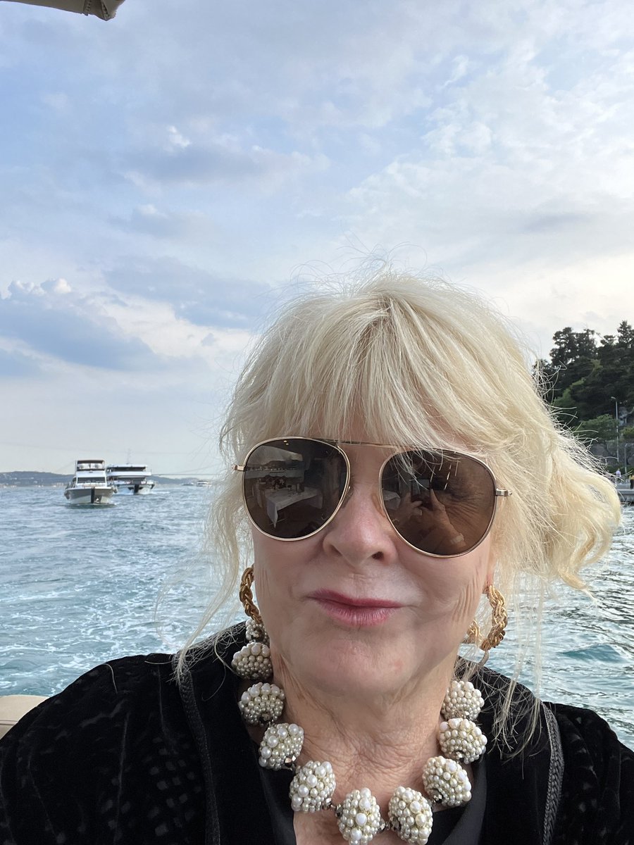 gwendolyn books tweet media