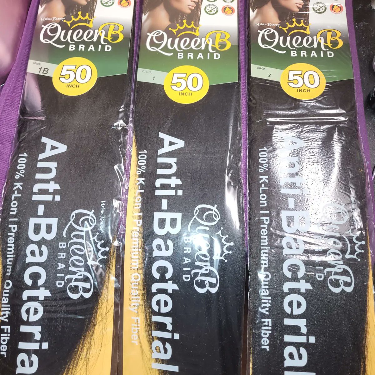 MiraclesSupply's tweet photo. One hand product. Queen B braiding hair
Colors 
1
1B
2

#braidinghairstyles #braidinghair #braiders #hairstylists #queenbbraidinghair #prestretchedhair #remyhair #protectivestyles #lemonadebraids #feedinbraids #cornrows #savannahgeorgia https://t.co/k0ea51VopP