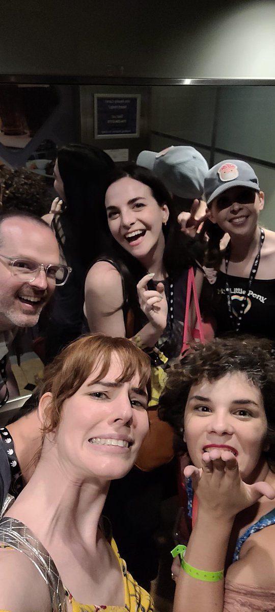 MaggieMaeFish's tweet photo. The WORST part so far was definitely hangout with these #STINKOS in the elevator #SMELLY #TerriblePeople #DefinitelyNOTWhyICame https://t.co/oL3DY36qJF