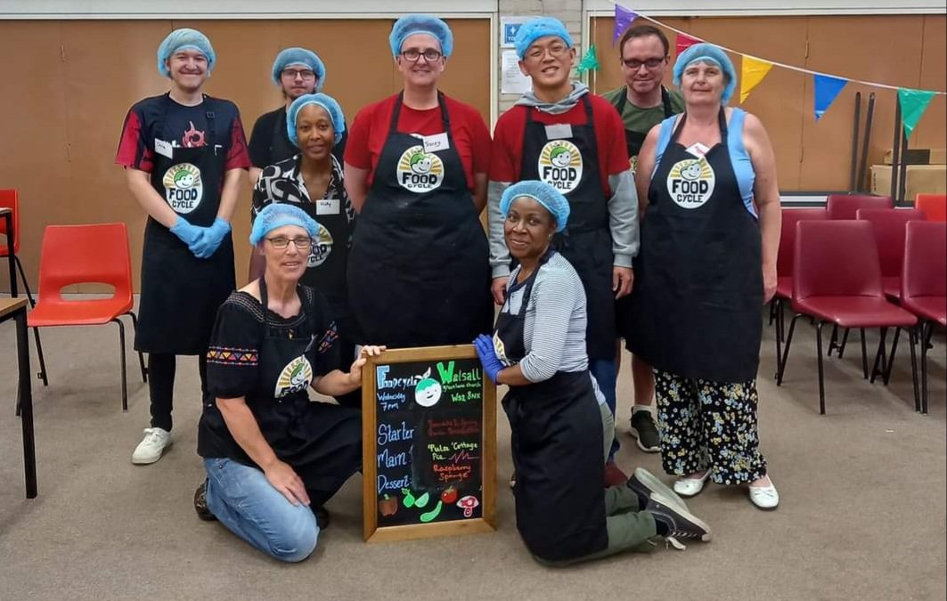 vi_gayle's tweet photo. Each guest I spoke to said how lovely the three-course meal tasted; how friendly & warm the volunteers are, and I felt exactly the same. Thanks @foodcycle Walsall for an enjoyable evening. I may be back for pot washing duties! #LocalWeek https://t.co/YWGPIkLK4q