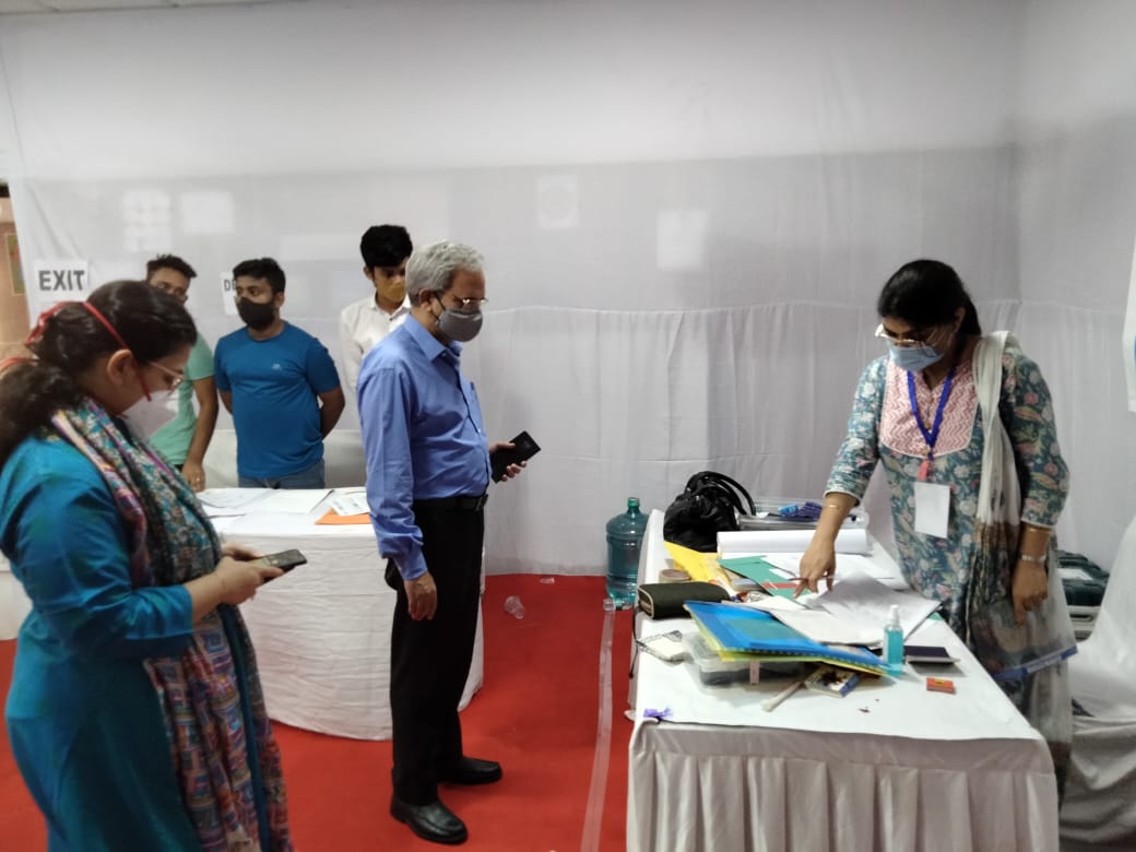 CeodelhiOffice's tweet photo. Visit of Polling Booth,GBSSS,PUSA,Delhi by Dr Ranbir Singh,CEO Delhi and Dr Monica ,DEO New Delhi@ecisveep #byeelection2022 #rajindernagar #Govote #onevotecounts #chalovotekarehum #chalovoterbanehum #NoVoterToBeLeftBehind https://t.co/f3aD2OMxok