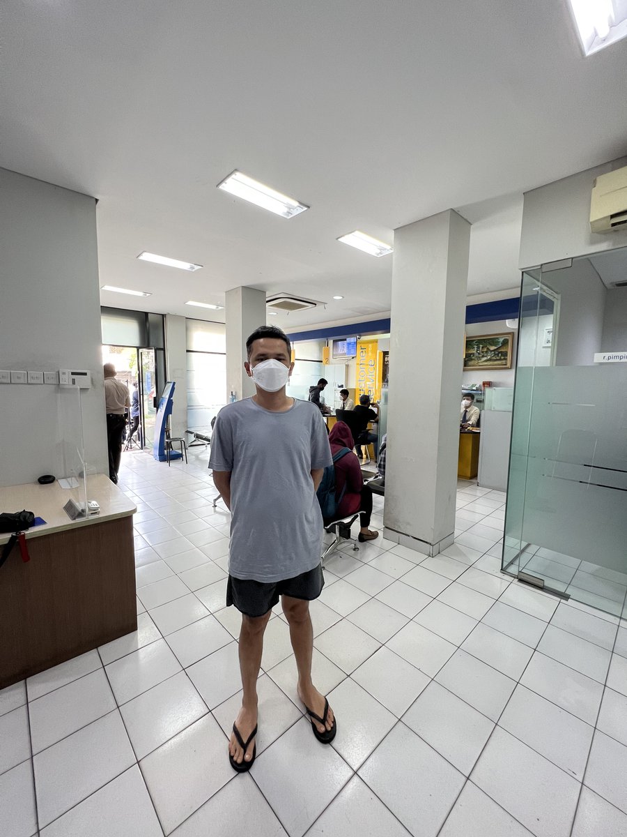adjisdoaibu's tweet photo. Ooo gini rasanya pake outfit nasabah prioritas https://t.co/26ZcPppJZa