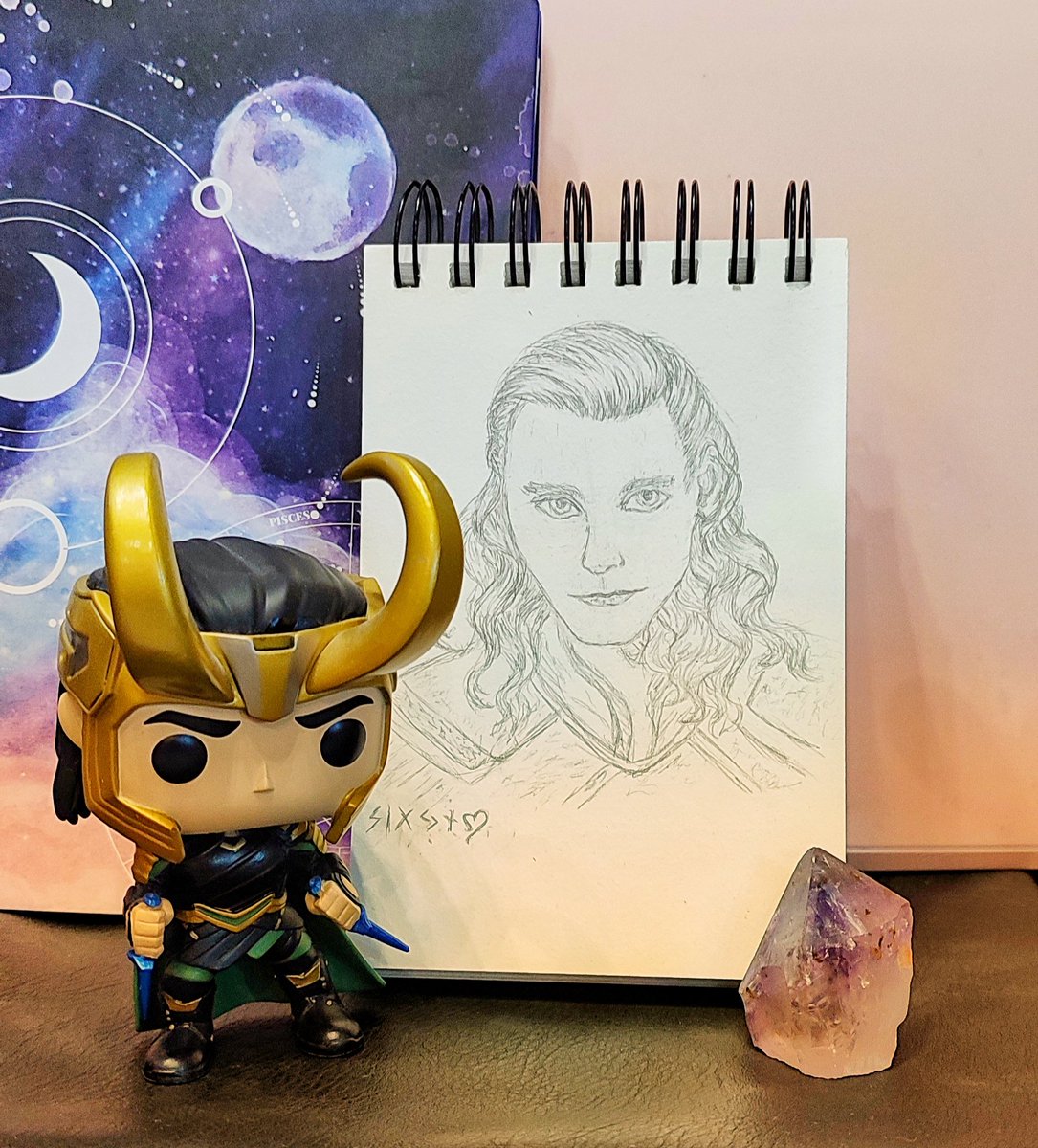 Sigyn_MoonQueen's tweet photo. I know it's been a long time since I've been here, but the last few months haven't been good for me.😔
But now I'm back and I hope  everything will be okay. Have a nice day 😄
My last sketch with my Loki Ragnarok Pop😄❤️🐍
#Loki #Marvel #FunkoPop #art #sketch https://t.co/y7VWrlgeTP
