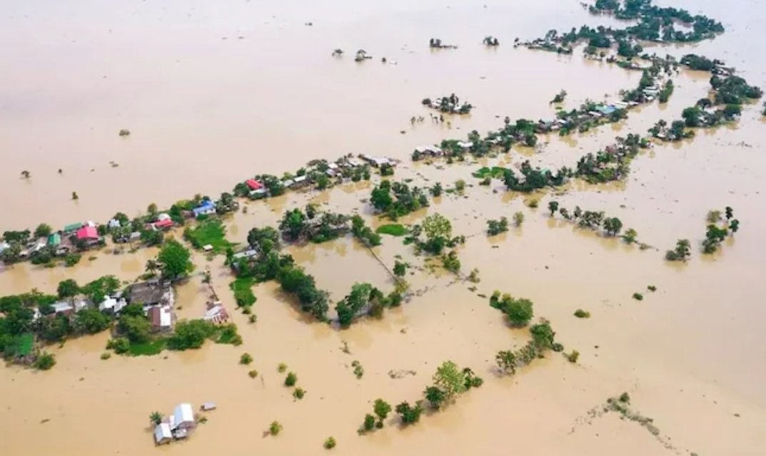 #Flood situation in #Assam remained unchanged today, another 12 more persons, including four children, died, taking the death toll to 100. | #AssamFloods #FloodinAssam #AssamFloods2022 <a href="/BengalNewzBarak/">Bengal Newz (Barak)</a> <a href="/BengalNewz/">Bengal Newz</a>