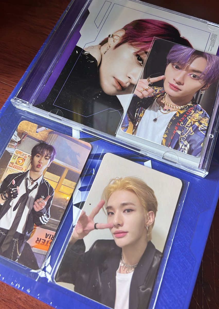 leebittist's tweet photo. 💌 today's mail 

breaking my inactiveness with the last of my oddinary albums hehe thank you so much @bubblestarnoona for ur amazing service!!! havent unboxed the album yet hihi but look at all those leeknows 😘 freebies pun comel hehe gonna put them at the back of my phone 😄 https://t.co/lz3gocLVmj