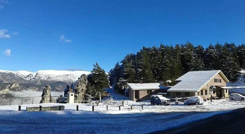 repoblem's tweet photo. FEINA 📢

Al refugi Coll de Port, de Tuixent, busquen CUINER👩‍🍳👨‍🍳.

Horari: dijous, divendres, dissabte i diumenge, a temps complet.
Salari: 1200€.
També s'ofereix allotjament + menjar. 

Interessats: info@refugicolldeport.cat https://t.co/P3uei9LfAh