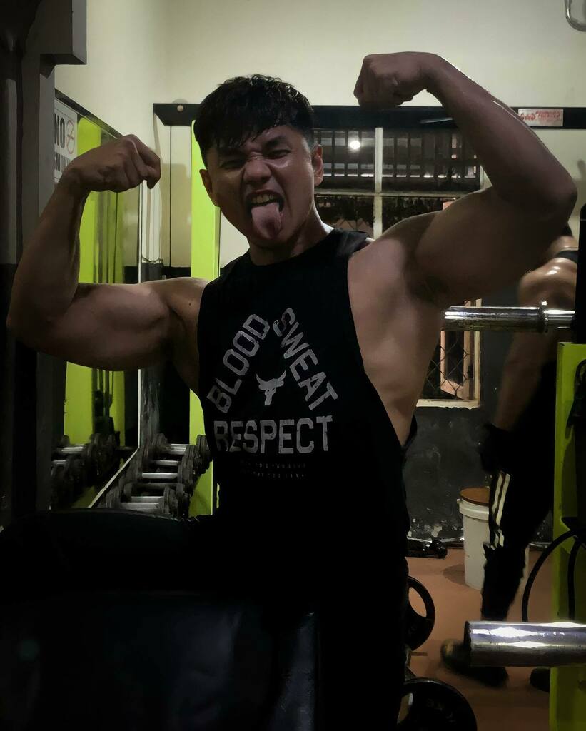 Please have fun at the gym, if you don’t why bother doing it. 

#Gymmotivation #fitfam #health #lifestyle #healthy #strong #exercise #fitspo #healthylifestyle #cardio #biceps #banjarmasin #muscle #aesthetic #binaragaindonesia #gym #fitness #workout #fit … instagr.am/p/CfIkBiaJ6Ze/