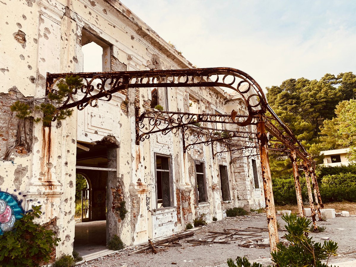 More pencil #StreetArt in an old hotel in #Croatia #lostplace