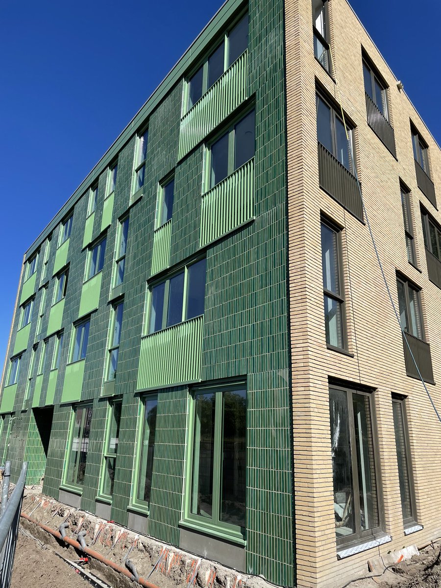 EBorstlap's tweet image. Bijna klaar voor de nieuwe bewoners, dat wordt heerlijk genieten in de ochtendzon op het balkon @woonborg @BVKooi