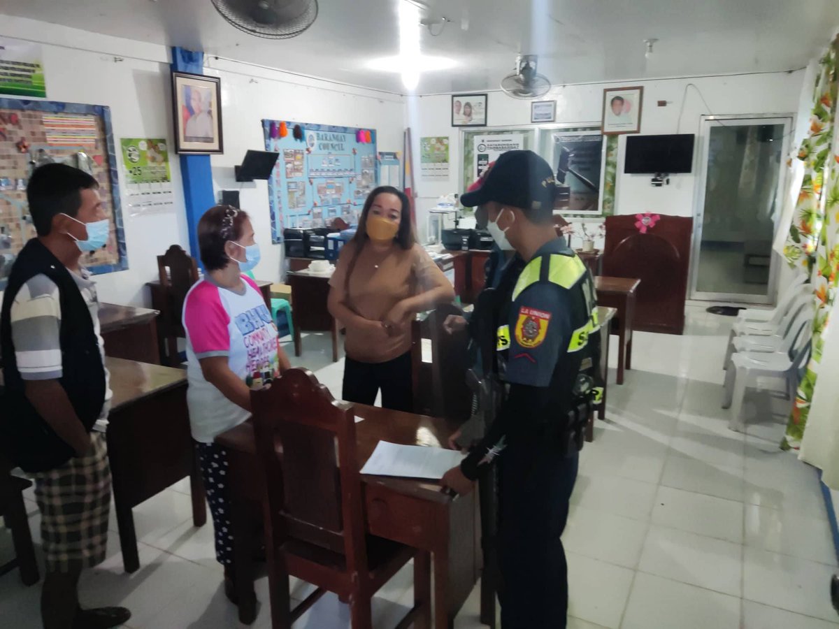 LUPPO_Bacnotan's tweet photo. On June 23, 2022, personnel of Bacnotan PS  conducted barangay visitation at Brgy, Baroro, Bacnotan, La Union and had dialogue with the duty Brgy Officials regarding Crime prevention tips and anti-terrorism campaign of PNP.
#TeamPNP
#PNPKakampiMO
#WeServeandProtect https://t.co/yGF8sGqS13