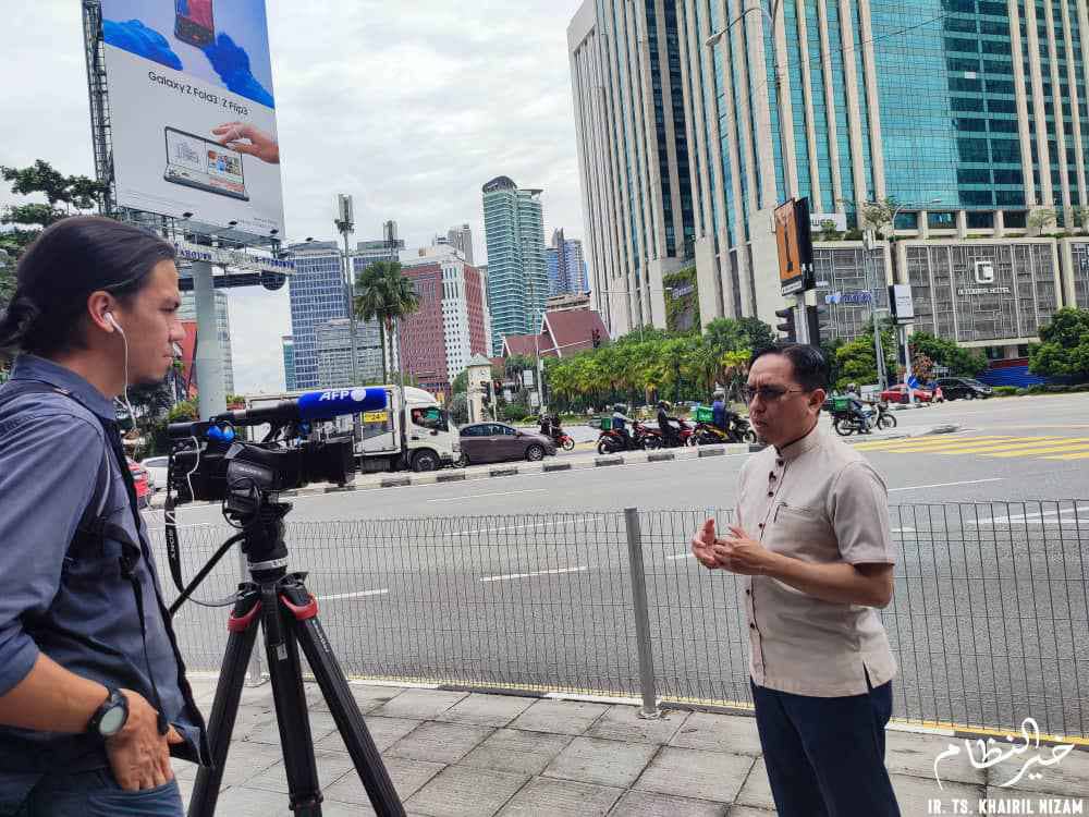 IrKhairilNizam's tweet photo. Sebelum ini, AFP pernah bekerjasama dengan Harakah dan hari ini Alhamdulillah berpeluang untuk ditemu ramah oleh AFP sebagai Ketua Penerangan Parti Islam Se-Malaysia (PAS). https://t.co/Rmh2PBclBh