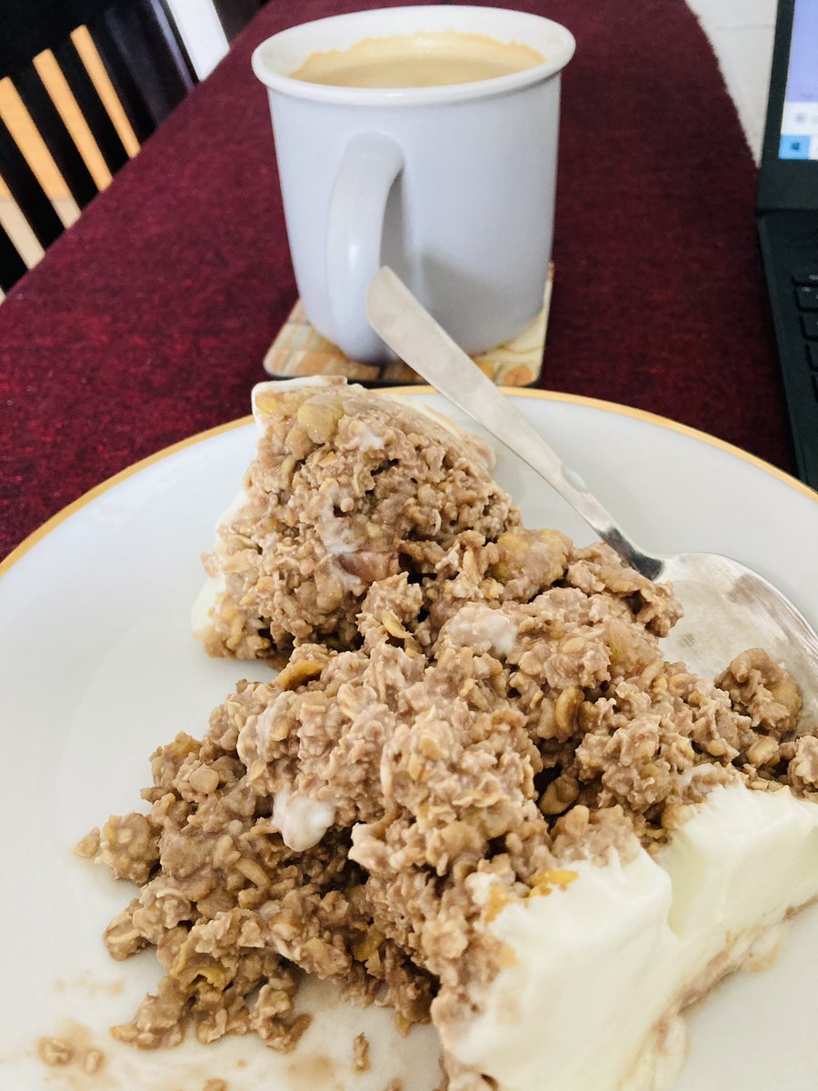 TomesReader's tweet image. The Mr is now taking over with his own oat recipes. It&apos;s yummy as hell and now I&apos;m getting lazy to make my oat jars with all that fruits and what nots 
Damn this is just choco oats and yogurt #TheTalesoftheMr #Oatnotes #Oatgloats