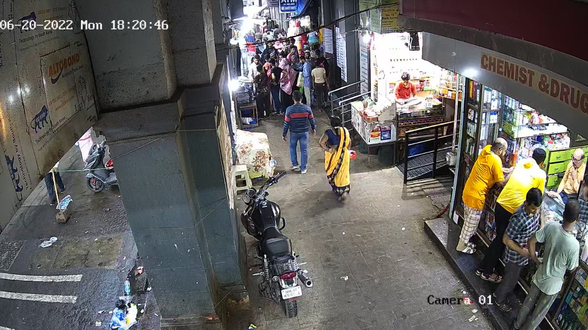 dholkawala13's tweet photo. below is the day to day condition of the footpath below the hospital and outside the main gate of the hospital . @mybmc .it doesn't look like the hospital gate @mybmc @MCGM_BMC @mybmcPHD @TOIMumbai @MumbaiPolice . https://t.co/5psIbKSJOS