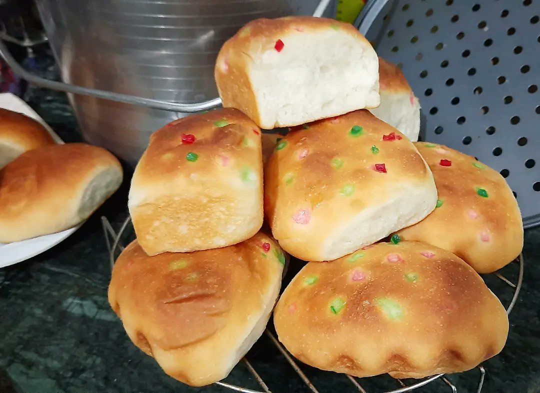 sachinartoflife's tweet photo. Baked some sweet tea buns.😇☕️🍞🥖
#freshlybakedbread #homemadebuns https://t.co/et8Zavoec5