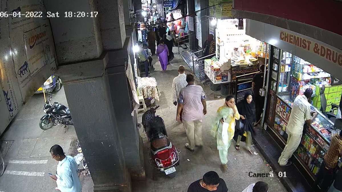 dholkawala13's tweet photo. @mybmc @MCGM_BMC @DGPMaharashtra @MumbaiPolice . In these condition patient also face a problem  to commute to our hospital .REQUIRES A PERMANENT SOLUTION FOR THE HAWKERS .@TOIIndiaNews @ABPNews @ZeeNews @ANI https://t.co/DbyjdWLmnT