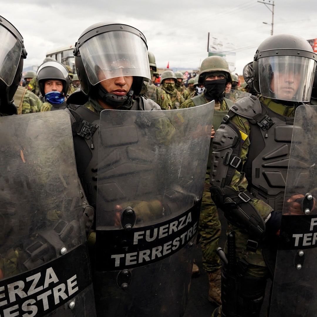 lotusnewstr's tweet image. #Ekvador'da pazartesi günü protestolar patlak verdi. Ekvador Yerli Uluslar Konfederasyonu'nun (CONAIE) koordine ettiği ve öğrenci grupları ile sendikaların da eşlik ettiği gösteriler, akaryakıt fiyatlarında yapılması planlanan artışa bir direniş olarak ortaya çıktı.

#LotusNews
