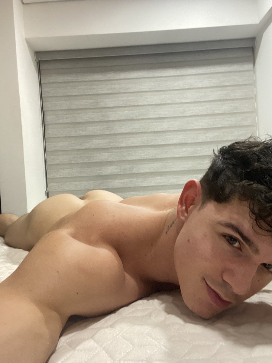 MATHEW_SUMER's tweet photo. Estoy realmente sorprendido por tantos comentarios, no se imagen esto como me gusta saber que tengo seguidores tan open minded 🥳😍 Los quiero mucho 🫶🏼❤️ https://t.co/UvUnmSF2qg