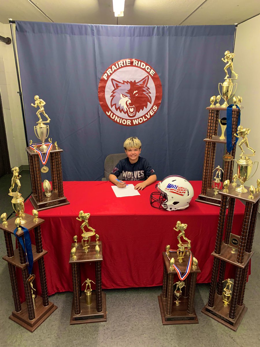 Jamie_A14's tweet photo. My boys are ready for football season! Nicky & Benji weighed-in and received their equipment tonight!
#jrwolvesfootball #youthfootball #prairieridgefootball #crystallake #prairiegrove #boymom #footballseason #asd #spd #adhd #proprioception #pda #tacklefootball https://t.co/h7P5bwBZ5f