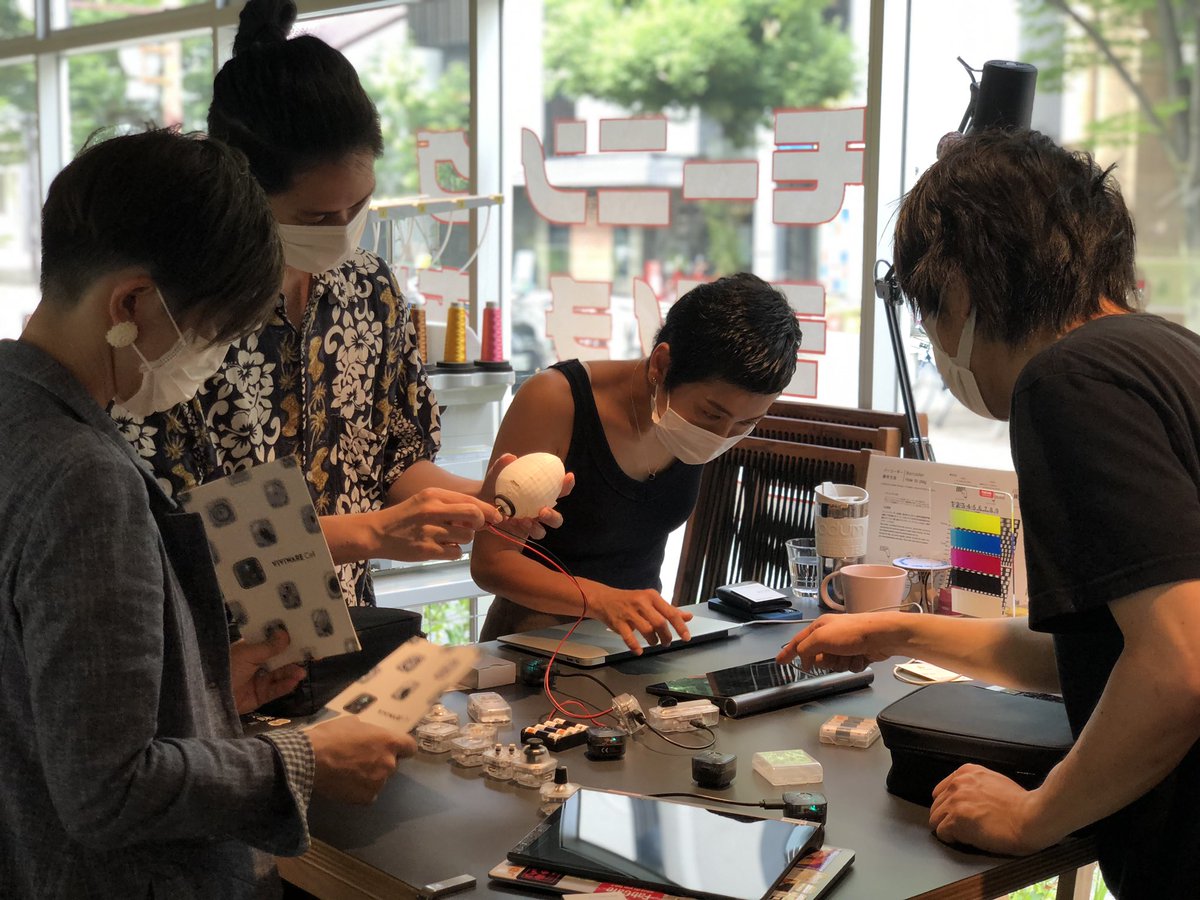 FabCafe_Nagoya's tweet photo. #VIVIWARE さんが遊びに来てくれました！ #VIVIWARECell 楽しんでるゾ
子どもの教育に、たくさんアウトプットのチャンスを生み出せる、素敵なものづくりツールです👍👍👍

#本日の斎藤
#FabCafeNagoya https://t.co/IoD4QOtJpJ