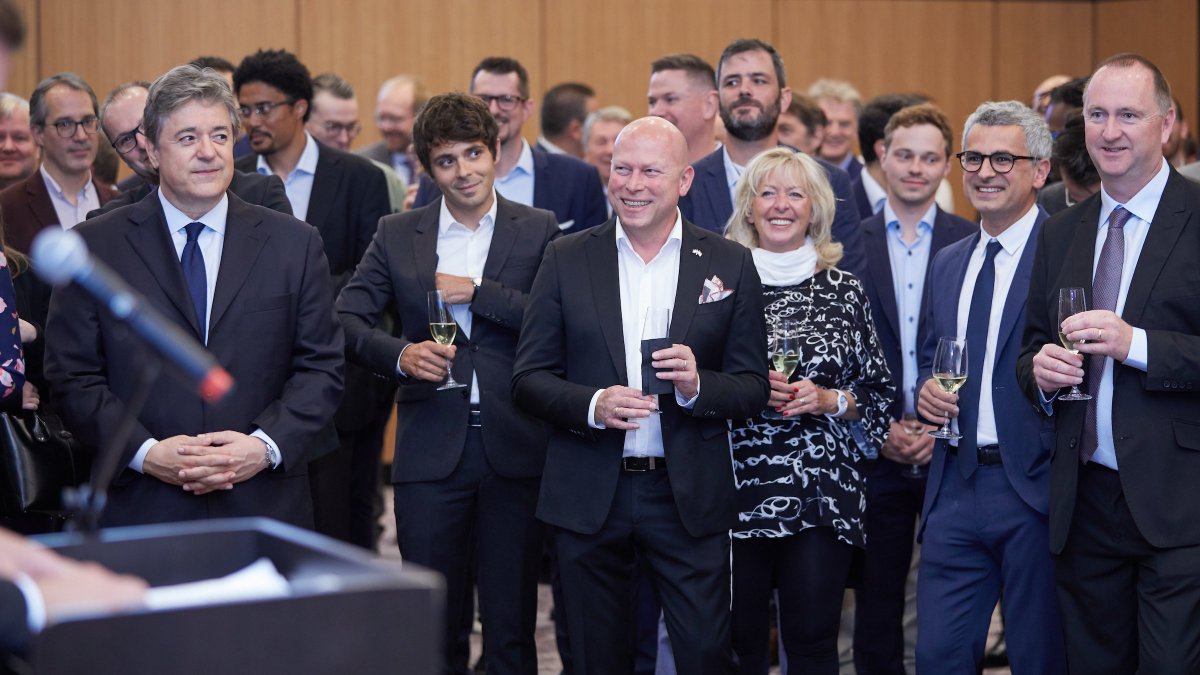 ccluxembourg's tweet photo. #LUinCANADA
🇨🇦🇱🇺 Hier soir, les #entreprises participantes ont saisi l’opportunité d'inviter leurs clients, partenaires d'affaires et prospects lors d'une réception officielle organisée par @MinEcoLux et @ccluxembourg dans les magnifiques locaux de l'Hôtel Humaniti de Montréal. https://t.co/bwcrojsHbK