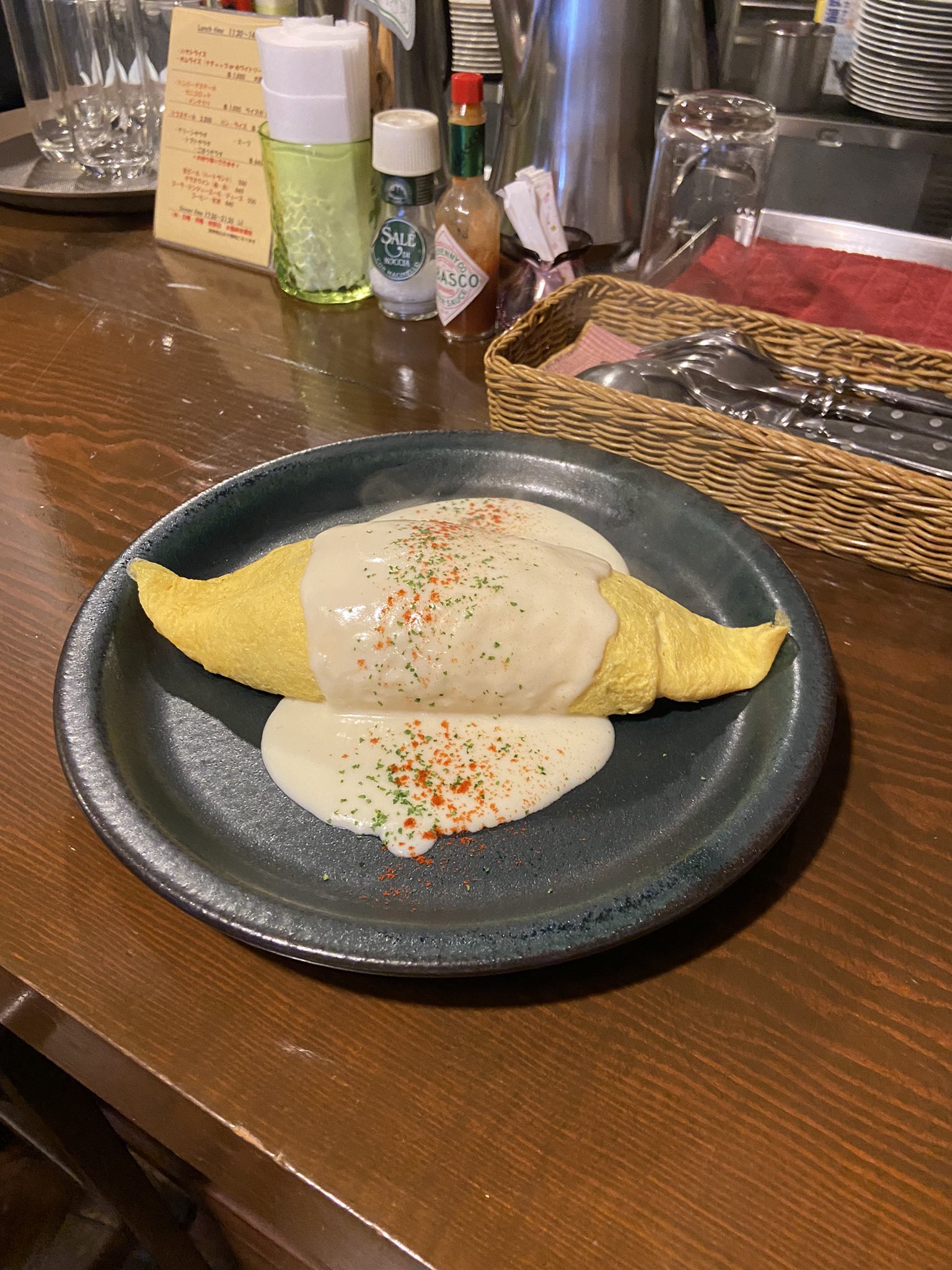 早川 侑 昨日は洋食を食べてから和菓子をキメて 昆虫採集へ出かけました 西麻布 溜池山王 赤坂 T Co Pwnhcz4fcd Twitter