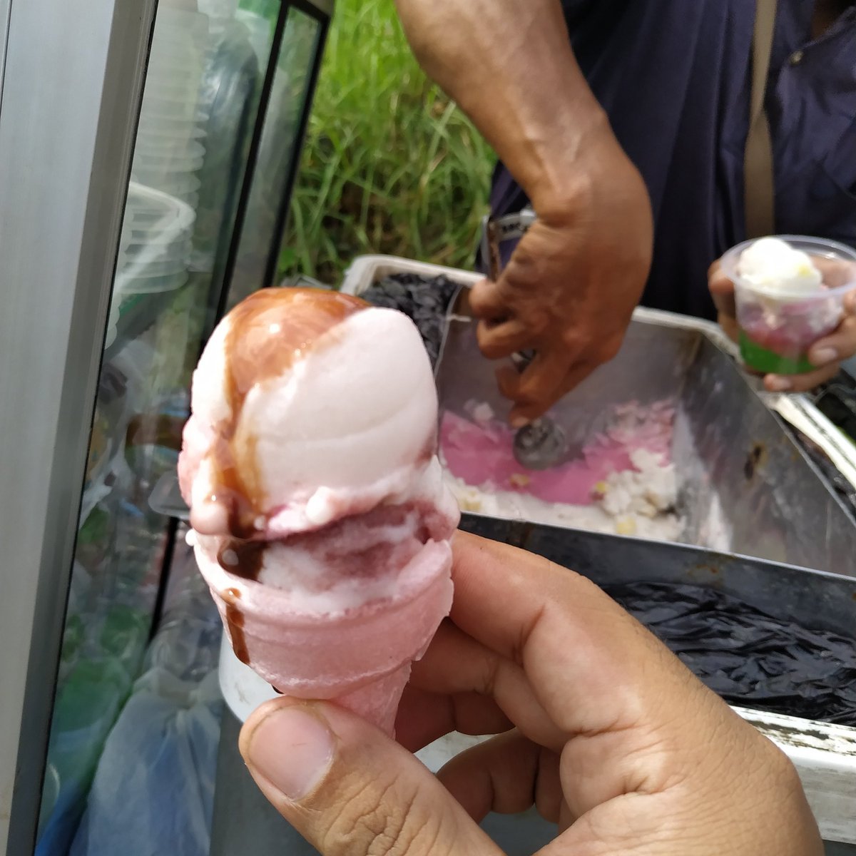 sunarno33's tweet photo. di tempatmu namanya es apa nih? 🍦🍦🍦 https://t.co/NhEWxLxbpN