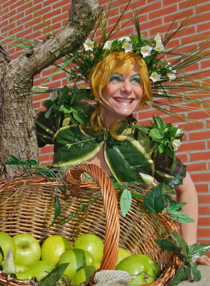 MyradeGroot's tweet photo. Even voorstellen: Flora Juffertje In ‘t Groen #MVO #natuur #vitaliteit #180personages 
Maak kennis met één van de 180 unieke personages van Myra de Groot entertainment producties - entertainment met een missie Ontdek wat doelgericht entertainment voor jouw event kan betekenen. https://t.co/Mgxye8eWzt
