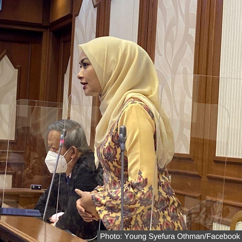 NewsBFM's tweet photo. 1. DAP assemblyperson Young Shefura Othman has questioned FGV Holdings’ proposal for Chairman Dzulkifli Abd Wahab’s allowance to be increased by 60% to RM480,000. 

“Apa rakyat dapat? RM100 sahaja, tu pun kepada golongan B40. Yang lain?” she wrote in a Facebook post. https://t.co/QEJXVQ1gUX