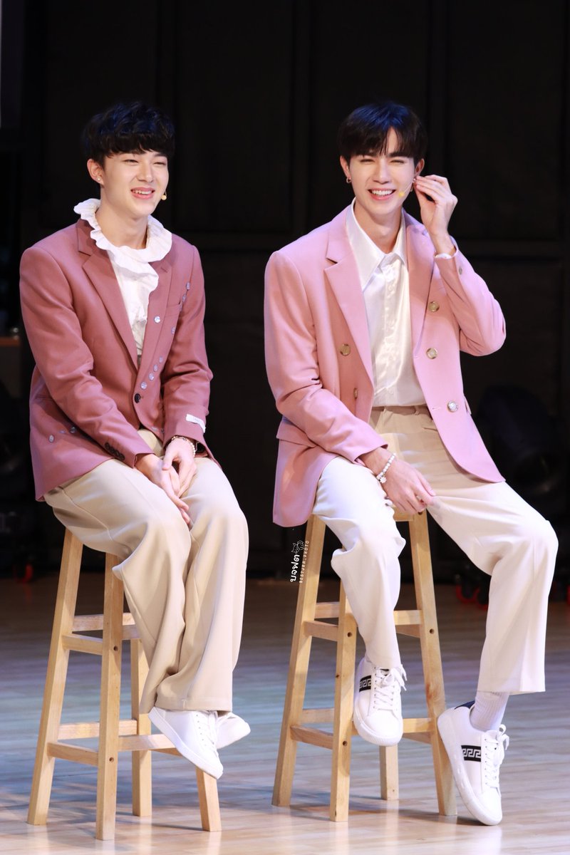 BestJra_Photo's tweet photo. บจฟต หัวใจ @zee_pruk @CwrNew | รักมากๆนะรู้ใช่ไหม ? ... ไม่รู้อ่อ อะบอกอีกทีก็ได้ รักน้าาาาา รักแบบตะโกน!!! ว่า รัก!!!
ไม่ว่าวันนี้ ตอนนี้จะทำอะไรอยู่ ก็อยากให้มีแต่ความสุข และรอยยิ้มน้าาาา ♡♡♡ my baby boo ♡♡♡ 

#ZeeNuNew 
#pphpix https://t.co/eBOKDAFl51