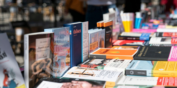 📚 Els futurs del llibre. Cap on va el mercat editorial?

👉🏾 En <a href="/puigtobella/">Bernat Puigtobella</a> parla sobre el futur editorial amb Manuel Gil, Patrici Tixis, @margarita_readl <a href="/Neus26/">Neus Chordà</a> Daniel Fernández, Carlota Torrents, <a href="/BernatRuiz/">Bernat Ruiz Domènech</a> Reina Duarte i Lluís Morral.

📖 via.bcn/gJbf50Jfa24