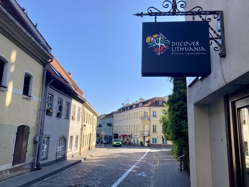 Walking through the breathtakingly beautiful #Vilnius on a sunshiny June morning. It’s my first time here and I can only say: It is basically a crime that this major European city is not easily and frequently reachable by #CrossBorderRail from the rest of the EU. cc @jonworth