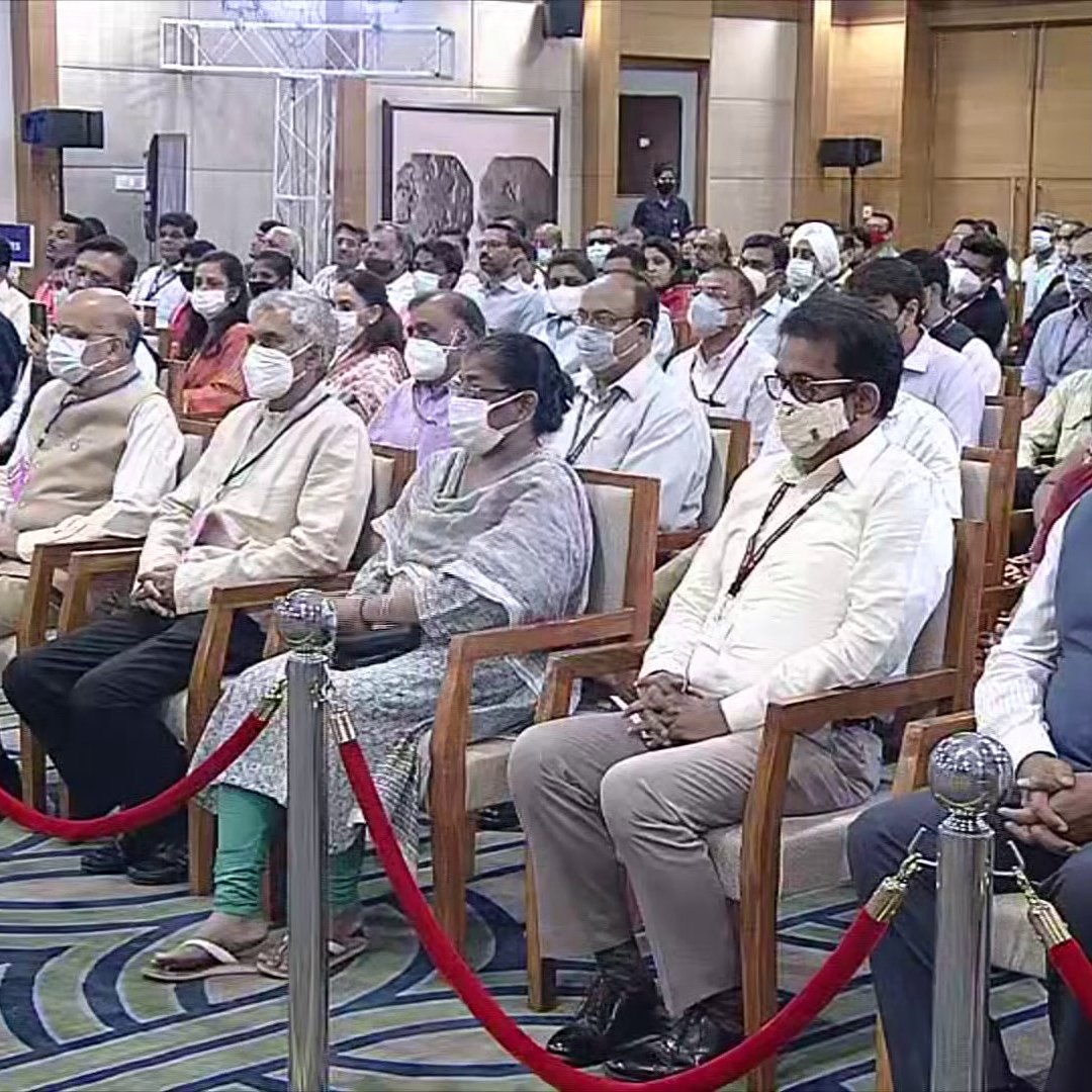 JantantraTv's tweet photo. #Delhi
प्रधानमंत्री नरेंद्र मोदी वाणिज्य और उद्योग मंत्रालय के नए परिसर 'वाणिज्य भवन' का उद्घाटन करेंगे। केंद्रीय वाणिज्य मंत्री पीयूष गोयल भी मौजूद
@PMOIndia @BJP4India @PiyushGoyal #CommerceHouse #delhi #inaugration #jtv
https://t.co/ibINkQpXkB https://t.co/UuKYstR5qs