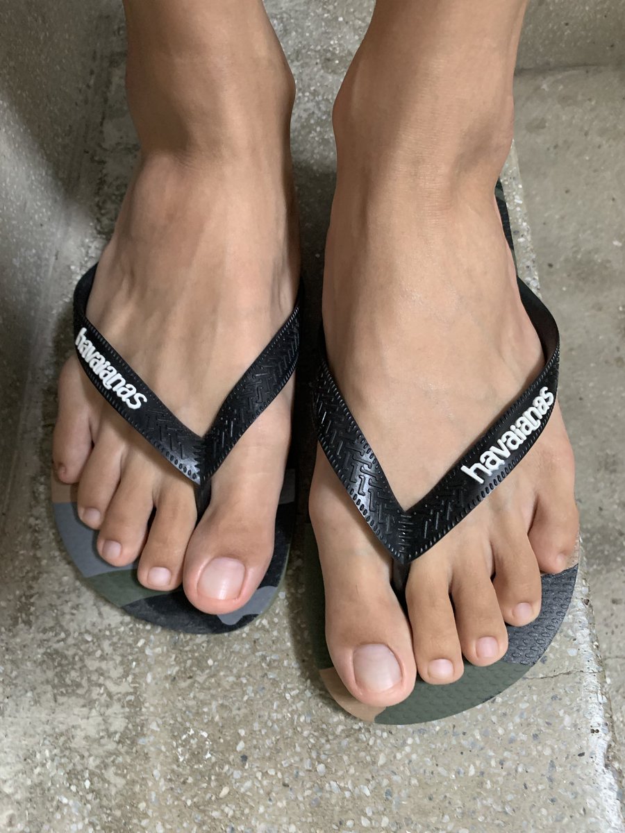 我的腳腳近看還可以嗎🥺
#腳控 #夾腳拖