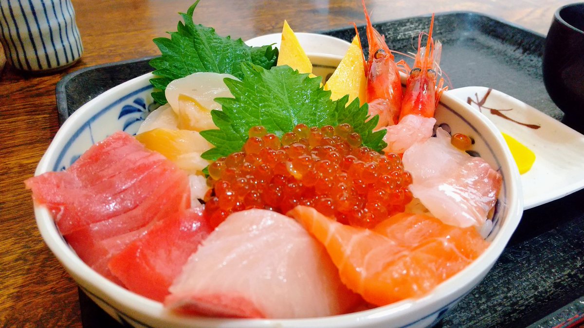__2052's tweet photo. 久々に洞爺まで泊まりに来たけど、天気悪いなぁ…打ち上げ花火はやるみたいだけど。 https://t.co/OConfHW8LJ