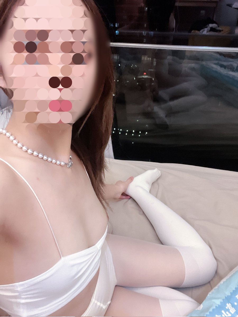 shmily520_'s tweet photo. 帮某工作了的小母狗曝光，平时喜欢露出，被人视奸意淫自己的身体，在办公室发骚照差点被女同事看到……欢迎大家留言羞辱。 @mgzqq 
#反差 #母狗 #羞辱 #社死 #曝光 #自毁 #鸡巴套子 #试探 #大学生 #舍友 #闺蜜 #女同 #绿帽 #丝袜 #肉便器 #性奴 #出卖 #发骚 #反差婊 #母畜 #祖宗 #射屏 #调教 #荡妇 https://t.co/N96Ue7ICnJ