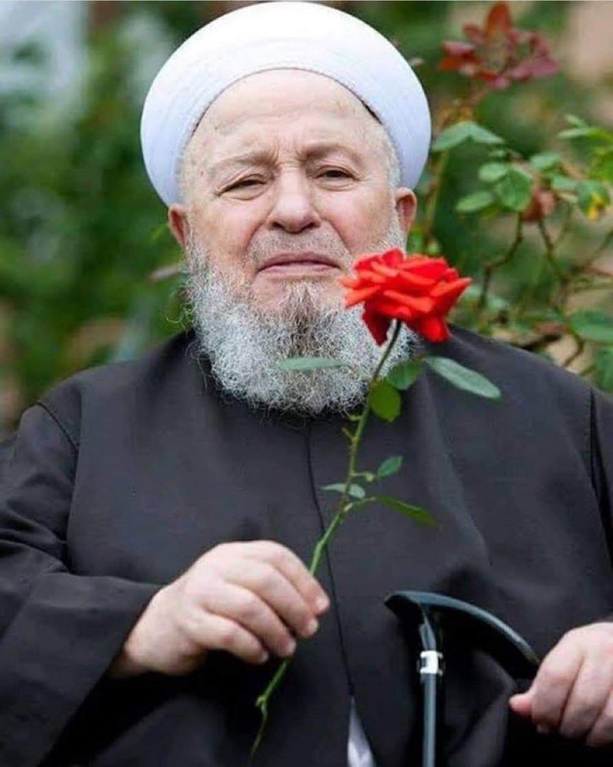 “Allah’tan geldik,yine O’na döneceğiz.”

Muhterem Mahmut Ustaosmanoğlu efendiye Allah’tan rahmet, ailesine, yakınlarına,talebelerine baş sağlığı ve sabırlar diliyorum. 

Devletine,milletine hizmet eden binlerce talebe yetiştirdi. Rabbim rahmet etsin.Mekanı cennet olsun.