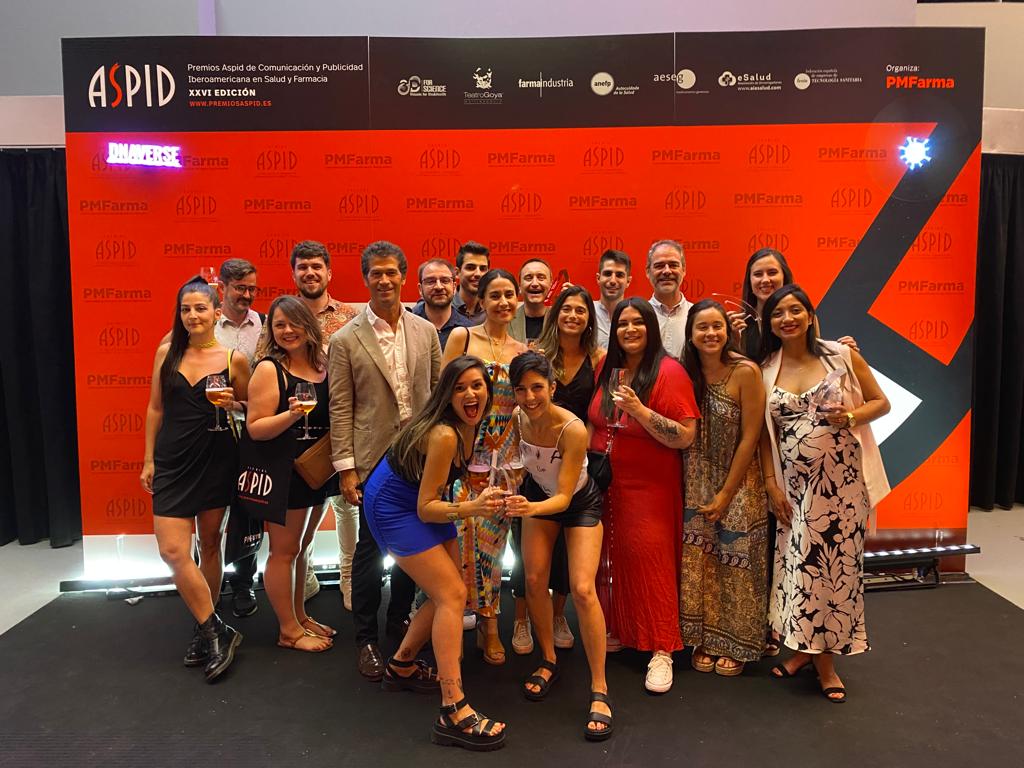 RafaGravalos's tweet photo. La semana pasada recogimos 4 premios ASPID de publicidad Iberoamericana de Salud y Farmacia 🙌

Muy contento por el reconocimiento a nuestro trabajo, pero aún más ORGULLOSO del gran equipo humano y de profesionales de Maneki Neko 😍

¡Esto va por vosotros! 🍾 #PremiosASPID https://t.co/EDQy6PP9qA