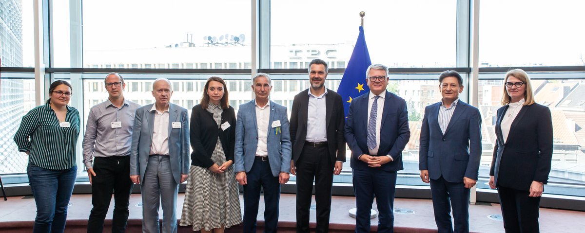 etuc_ces's tweet photo. 🇺🇦 Situation of working people &amp; labour rights in #Ukraine 
🇪🇺Need for EU accession to address workers' rights
🔴No EU aid reaching Ukrainian unions altho they house &amp; feed 000s of displaced persons!! 

🗣️ETUC &amp; unions from Ukraine meet European Commissioner @NicolasSchmitEU https://t.co/zmARvdWynL