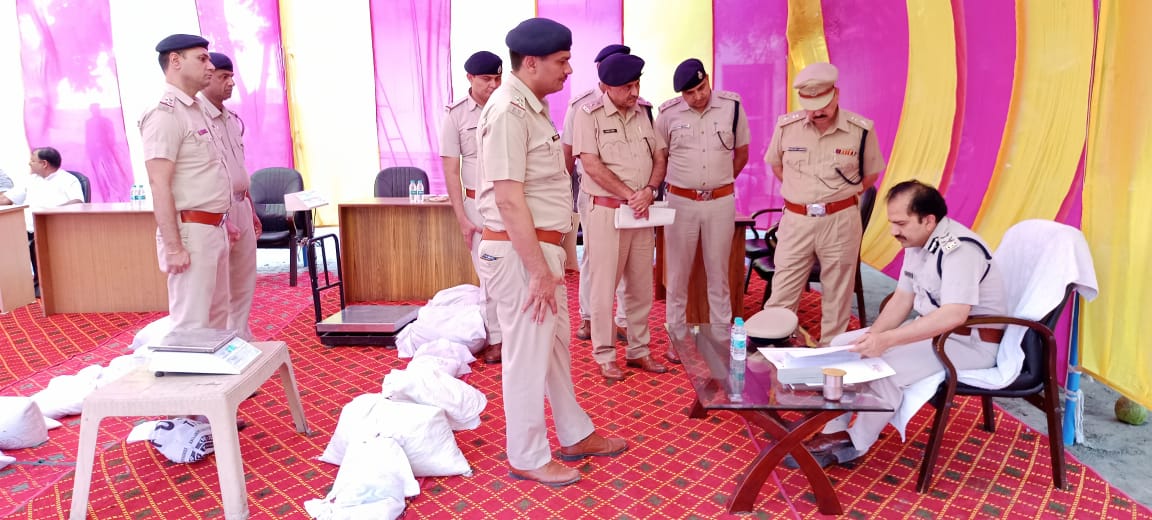 FBDPolice's tweet photo. Carrying forward the #Drive_against_drugs, another consignment of case property of total 69 #NDPS_Act cases has been #disposed_off by Under the #supervision of CP Vikas Kumar Arora
#ActionAgainstDrugs 
@police_haryana https://t.co/wpmmrkU5fX