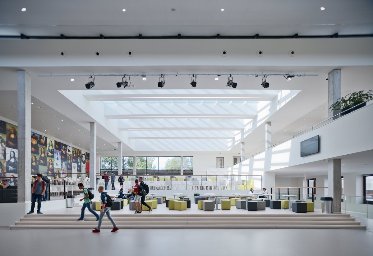 Braat1844's tweet photo. Zijn het geen plaatjes, deze volledig maatwerk glasconstructies? 😍 
Van kantoorpand tot schoolgebouw, van winkelcentrum tot horeca, overal zorgen wij voor op maat gemaakte glasconstructies. Zodat u iedere dag weer kunt genieten van prettig daglicht 🙌🏻https://t.co/bJ8QKNfQ2k https://t.co/cZoUk7B0lo