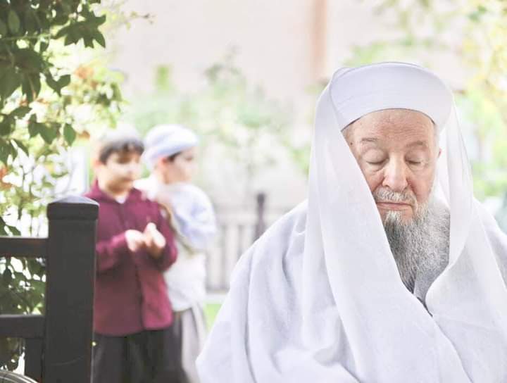msoofindia's tweet photo. Shaykh Sayyid Mahmud Efendi has passed away in Istanbul, انا لله وانا اليه راجعون. 
Shaykh spent all of his life in the service of Islam and in a 50 year time frame the Shaykh revived Islam &amp; Sunnah in Turkey &amp; taught thousands of Ulama and Huffadh. May Allah have mercy upon him. https://t.co/EohTLGdfbj